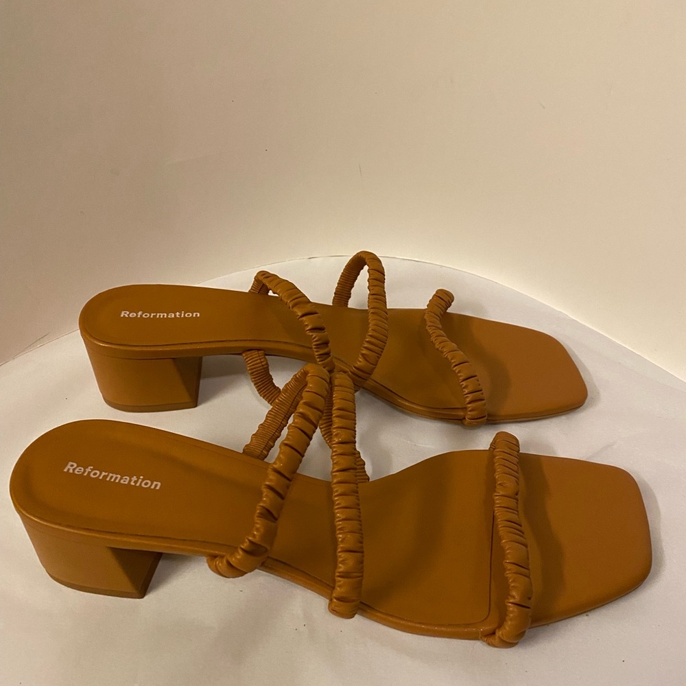 NWOB Reformation Vegan Assunta  heels Mules in Dark Tan or Almond  Sz Women’s 9